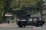 Jokowi pakai kendaraan terbaru produksi Pindad disopiri Prabowo