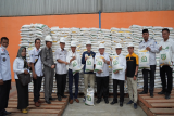 Kurangi beban warga, Pemkab OKI-Bulog salurkan 484 ton beras