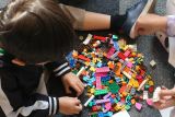 Manfaat bermain 'bricks' pada tumbuh kembang anak