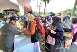 Warga datangi kantor Bupati Kotim berebut membeli bahan pangan murah