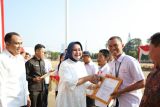 Ketua PMI Lampung serahkan penghargaan donor darah 50 dan 75 kali kepada relawan