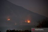 Kebakaran hutan di lereng Gunung Agung