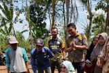 Sebanyak 15 warga terima bantuan bedah rumah dari Wakil Ketua I DPRD Lampung