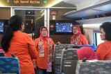 Ibu Negara Iriana Jokowi dan OASE KIM jajal Kereta Cepat WHOOSH