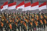 Sejumlah prajurit berbaris dalam gladi bersih Hari Ulang Tahun (HUT) ke-78 Tentara Nasional Indonesia (TNI) di Lapangan Silang Monumen Nasional (Monas), Gambir, Jakarta Pusat, Selasa (3/10/2023). Gladi bersih yang diikuti 4.630 personel dan 130 alutsista dari tiga matra TNI tersebut digelar untuk persiapan HUT TNI pada Kamis (5/10). ANTARA FOTO/Aditya Pradana Putra/wsj.
