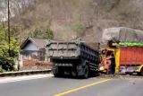 Dua luka berat, dam truk adu jangkrik di jalan raya Lombok Barat