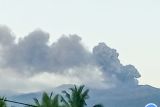 Gunung Dukono di Maluku Utara meletus