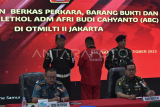 Penyerahan berkas perkara dan barang bukti mantan Koorsmin Kabas