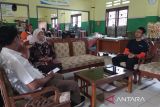 Sejumlah siswa SDN Purwanegara 1 Banyumas terkena gas air mata