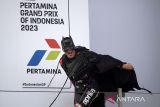 Ekspresi Maverick Vinales ala Batman usai rebut podium MotoGP Mandalika