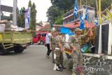 Satpol PP Bukittinggi tertibkan atribut kampanye politik pelanggar Perda