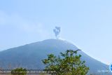 Gunung Ili Lewotolok tercatat dua kali meletuspada Kamis pagi