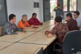 Kejati DIY menyerahkan berkas eks Kadispertaru DIY ke Kejari Sleman