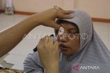 Bukan solusi pertama, mata kering gunakan tetes mata