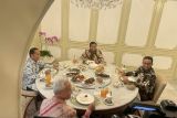 Presiden Jokowi makan siang dengan tiga bakal capres di Istana Merdeka Jakarta