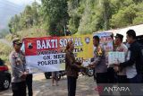 Polres bantu air bersih ke warga terdampak karhutla Merbabu