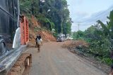 Akses jalan Pasaman Barat menuju Sumut telah bisa dilalui kendaraan