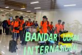 Sejumlah pemain sepakbola Timnas Ekuador U-17 tiba di Bandara Internasional Juanda Surabaya di Sidoarjo, Jawa Timur, Minggu (5/11/2023). Kedatangan pemain Timnas Ekuador U-17 tersebut untuk melakukan persiapan sebelum bertanding di Piala Dunia U-17 dalam Grup A bersama Timnas Indonesia, Panama dan Maroko pada 10 November 2023 di Stadion Gelora Bung Tomo (GBT) Surabaya. Antara Jatim/Umarul Faruq/zk.