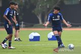 Pesepak bola Tim Nasional Jepang U-17 berlatih menjelang Piala Dunia U-17 2023 di lapangan latihan Saraga ITB, Bandung, Jawa Barat, Kamis (9/11/2023). Jepang akan bertanding dalam Grup D Piala Dunia U-17 2023 bersama Polandia, Argentina dan Senegal. ANTARA FOTO/M Agung Rajasa/agr
