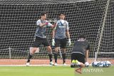 Pesepak bola Tim Nasional Jepang U-17 berlatih menjelang Piala Dunia U-17 2023 di lapangan latihan Saraga ITB, Bandung, Jawa Barat, Kamis (9/11/2023). Jepang akan bertanding dalam Grup D Piala Dunia U-17 2023 bersama Polandia, Argentina dan Senegal. ANTARA FOTO/M Agung Rajasa/agr