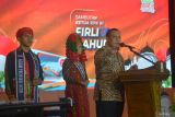 Ketua Komisi Pemberantasan Korupsi (KPK) Firli Bahuri menyampaikan sambutan saat pembukaan Pekan Raya UMKM se Sumatera dan peringatan Hari Anti Korupsi Sedunia di Banda Aceh, Kamis (9/11/2023). Pekan Raya UMKM  berlangsung hingga 11 November 2023 menampilkan berbagai jenis produk UMKM dari  provinsi Aceh dan sejumlah  provinsi di Sumatera itu,  merupakan rangkaian dari kegiatan Roadshow Bus KPK dan peringatan Hari Anti Korupsi Sedunia.  ANTARA FOTO/Ampelsa.