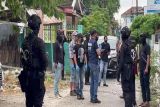 Densus 88 geledah rumah warga di Palu diduga terlibat terorisme