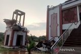 Hujan lebat robohkan menara masjid setinggi 20 meter di Bogor