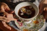 Pengen tau cara menyeduh teh celup agar tetap bermanfaat bagi tubuh