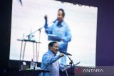 Calon Presiden nomor urut 2 Prabowo Subianto menyampaikan pidato saat Konsolidasi TKD Prabowo - Gibran Provinsi Jawa Barat di The House Convention Hall, Bandung, Jawa Barat, Sabtu (25/11/2023). Ketua Tim Kampanye Daerah (TKD) Prabowo - Gibran Jawa Barat Ridwan Kamil menargetkan pasangan Capres dan Cawapres nomor urut 2 Prabowo Subianto-Gibran Rakabuming Raka meraup suara minimal 60 persen di Jawa Barat. ANTARA FOTO/M Agung Rajasa/agr