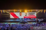 Calon Presiden nomor urut 2 Prabowo Subianto menyampaikan pidato saat Konsolidasi TKD Prabowo - Gibran Provinsi Jawa Barat di The House Convention Hall, Bandung, Jawa Barat, Sabtu (25/11/2023). Ketua Tim Kampanye Daerah (TKD) Prabowo - Gibran Jawa Barat Ridwan Kamil menargetkan pasangan Capres dan Cawapres nomor urut 2 Prabowo Subianto-Gibran Rakabuming Raka meraup suara minimal 60 persen di Jawa Barat. ANTARA FOTO/M Agung Rajasa/agr