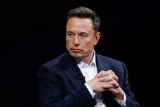 Elon Musk pulihkan akun X Alex Jones