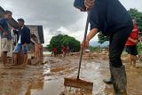 Dipenuhi lumpur, korban banjir di Lubuk Sikaping butuh mobil kebakaran