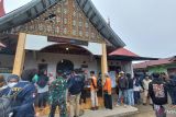 Warga Batu Palano bantu evakuasi pendaki terjebak erupsi Marapi