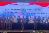 Sekda Lampung selatan hadiri penyerahan sertifikat dan launching sertifikat elektronik 2023