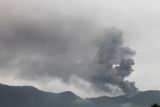 Gunung Marapi Sumbar erupsi 46 kali dan 66 hembusan pada Ahad hingga Senin