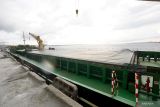 Beras sebanyak 4.700 ton tiba di Kupang amankan stok jelang akhir tahun