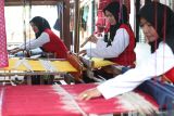 Kemendikdasmen dan Dekranas kolaborasi lestarikan tenun Nusantara