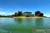 Rumah Panggung menjadi salah satu Situs Geopark Meratus di Dusun Liang Toman Desa Tiwingan Lama, Kecamatan Aranio, Kabupaten Banjar, Kalimantan Selatan, Rabu (29/11/2023). Situs  di kawasan Waduk Riam Kanan untuk rute Timur itu bertamakan 