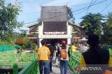 Museum Waja Sampai Kaputing (Wasaka) terletak di tepian Sungai Martapura, tepatnya di bawah Jembatan Benua Anyar, Kecamatan Banjarmasin Utara, Kota Banjarmasin, Kalimantan Selatan. Museum ini mengoleksi sekitar 425 barang bernilai sejarah perjuangan rakyat Banjar dan lainnya yang menjadi bagian situs Geopark Pegunungan Meratus Nasional untuk rute Barat bertemakan 