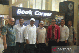 Kunjungan Dewas Perum LKBN Antara ke PT BLST Holding Company IPB University di Botani Square, Kota Bogor, Selasa 12 Desember 2023. Tampak foto ki-ka: Komisaris PT BLST Ahmad Mukhlis Yusuf, Anggota Dewas Mayong Suryo Laksono, Anggota Dewas Monang Sinaga, Ketua Dewas Kemal E Gani, Direktur PT BLST Naufal Mahfudz, Ketua Perum LKBN Antara Biro Penyangga Jakarta Budi Setiawanto, dan Komite Dewas Singgih Budihartono. (Foto/Antara: Arief Firmansyah).