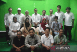 Foto bersama saat kunjungan Dewas Perum LKBN Antara ke Kantor Biro Penyangga Jakarta Perum LKBN ANTARA  di Kota Bogor. (Foto/Antara: Arief Firmansyah).
