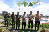 Pemkot Makassar dan TNI Polri menghijaukan kawasan CPI