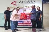 ANTARA Biro Jateng bagikan paket sembako ke pensiunan dan karyawan