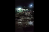Puluhan santri mengungsi di Mandailing Natal akibat banjir bandang