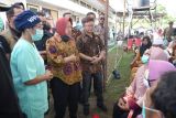 Fasilitas RS minim, Mensos Risma rujuk pasien katarak Pulau Buru Maluku ke Makassar