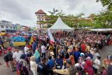 Ribuan warga antre membeli kebutuhan pokok murah diadakan Pemprov Kepri