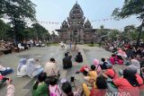 Hiburan - Pertunjukan kisah Ramayana dan tiga tarian NTT pukau pengunjung TMII