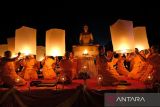 Lampion perdamaian di Borobudur