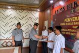 Empat warga binaan Lapas Bukittinggi terima remisi khusus Natal