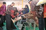 Pemprov Lampung serahkan bansos sembako hingga pengobatan kepada KPM